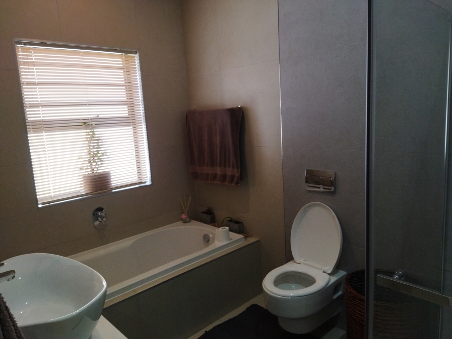 5 Bedroom Property for Sale in Parklands North Western Cape